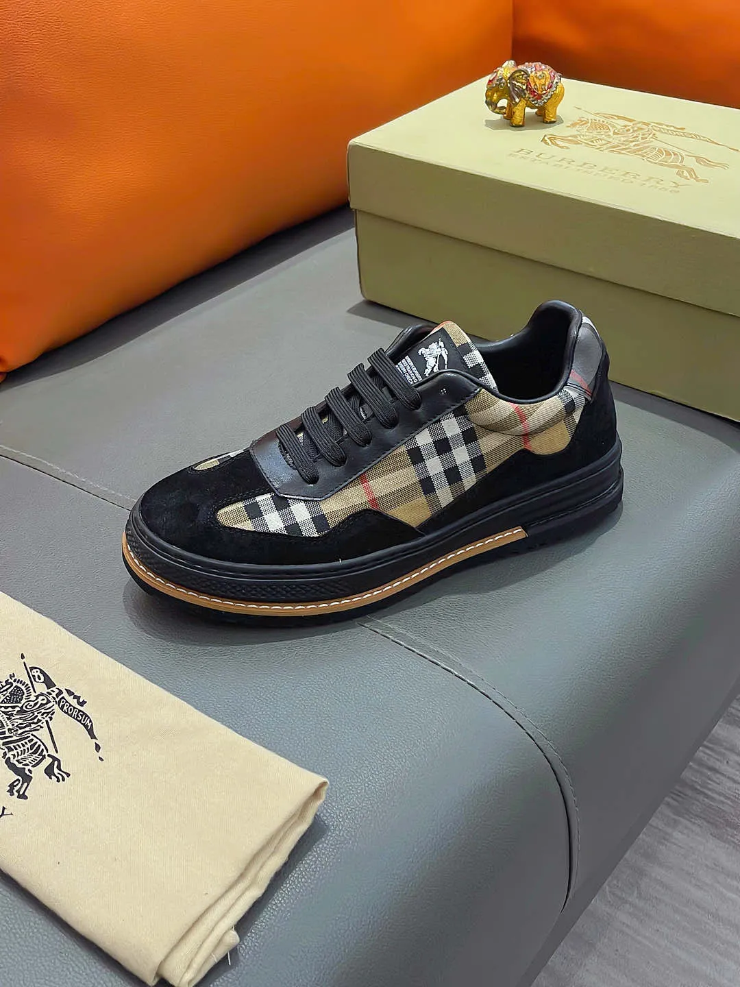 Men's shoes BURBERRY "Burberry" P400 Regular size: 38-44 (casual shoes) Product materials: Selected cowhide upper, soft sheepskin lining; original outsole.